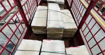 昆明 黄金麻花岗岩荔枝面，光面毛板装车完成