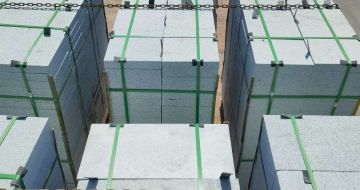 昆明 芝麻白花岗岩5公分地铺石 花岗岩厂家工厂装车日常