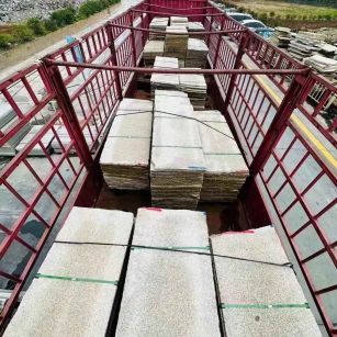 昆明 黄金麻花岗岩荔枝面，光面毛板装车完成