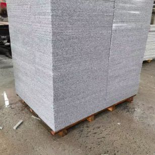 昆明 芝麻白火烧面1.8厚300*600地铺石，尺寸标准，厚薄均匀