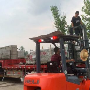 昆明 黄金麻冰裂纹，地铺石装车