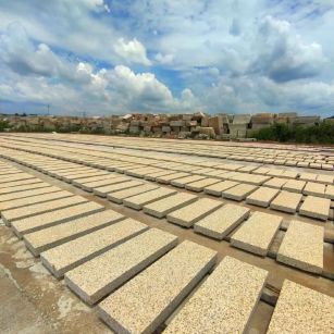 昆明 黄金麻花岗岩荔枝面地铺石防护中