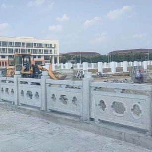 昆明 白麻花岗岩荔枝面河道栏杆