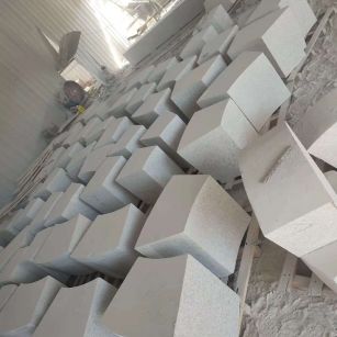 昆明 白麻花岗岩异形坐凳