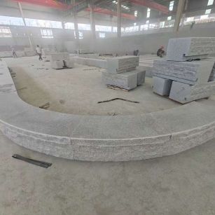 昆明 芝麻白异形坐凳，自然面光面弧形加工