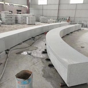 昆明芝麻白花岗岩石板材 园林光面弧形坐凳