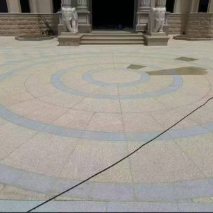 昆明 黄金麻芝麻灰花岗岩石材地铺拼接效果