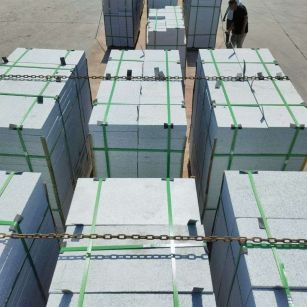 昆明 芝麻白花岗岩5公分地铺石 花岗岩厂家工厂装车日常