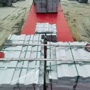 昆明 芝麻白仿形加直形路沿石出货日常