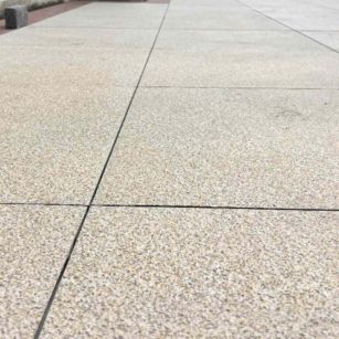 昆明 黄金麻花岗岩石板材荔枝面地面铺装效果