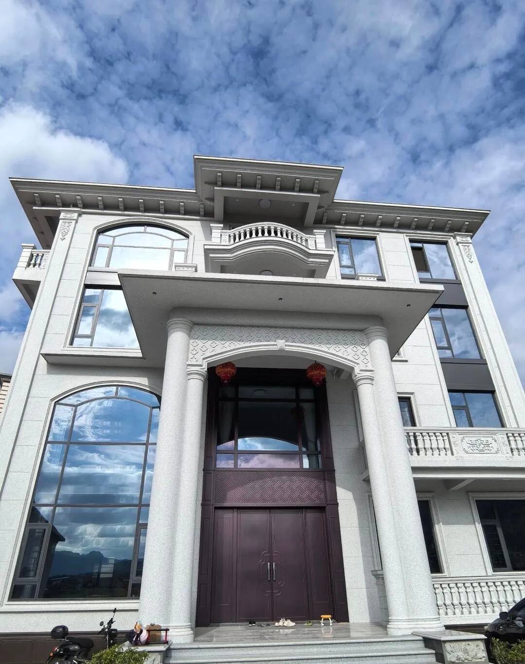 昆明白麻别墅外墙干挂石材效果示例