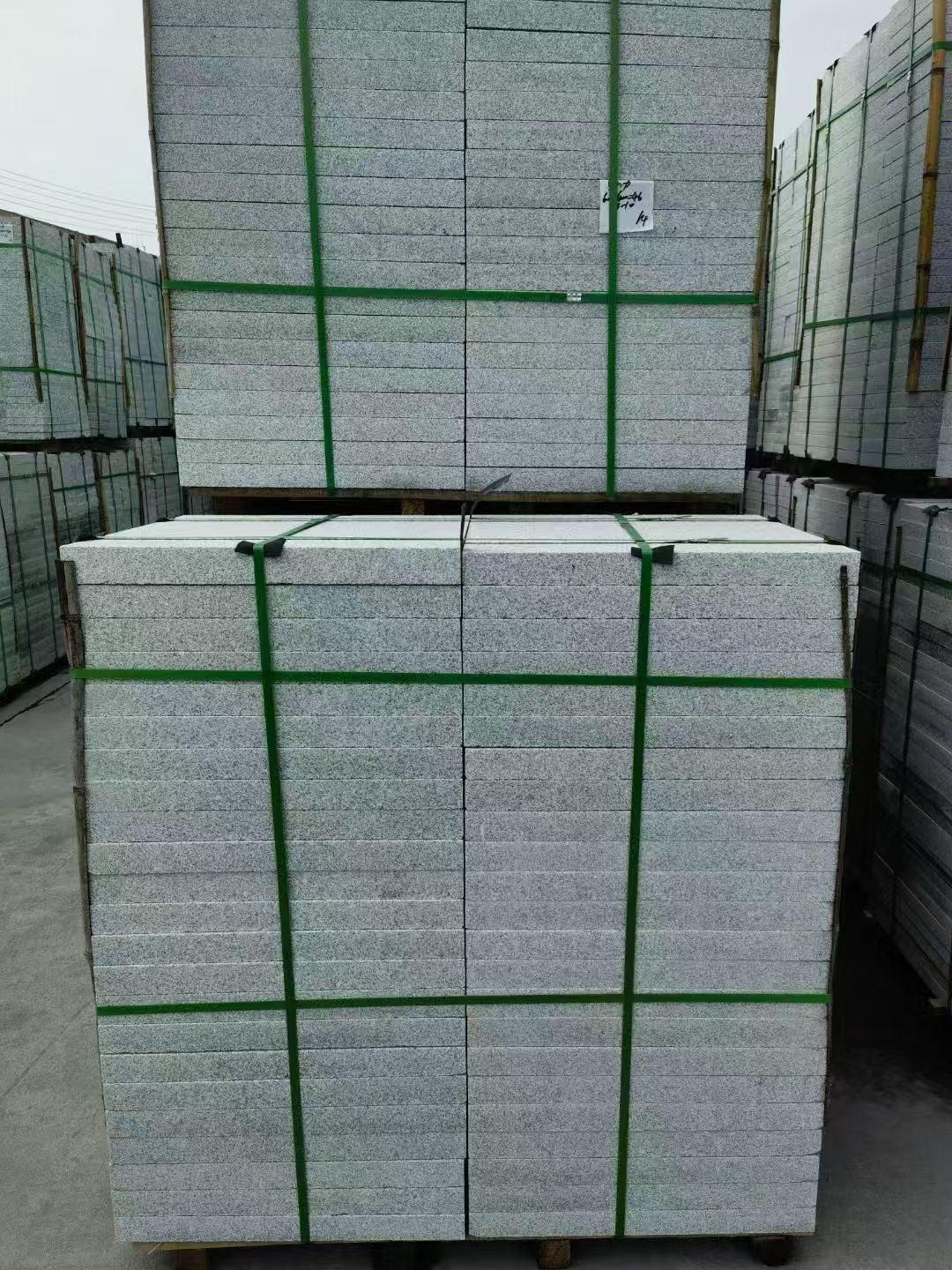 昆明 芝麻白火烧，园林广场市政工程地铺石，1.8~5.0厚均有现货