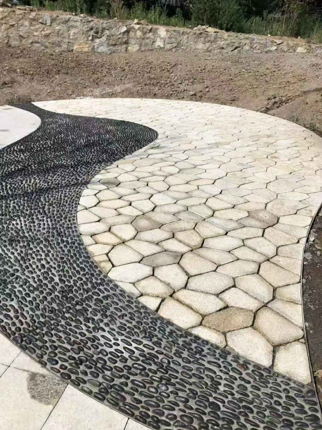 昆明 黄金麻冰裂纹地铺石工地铺装案例