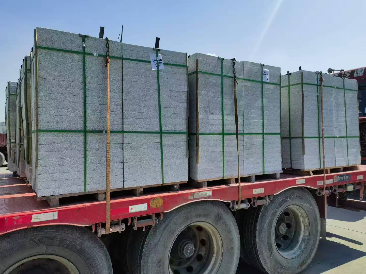 昆明芝麻白花岗岩出货日常地铺石