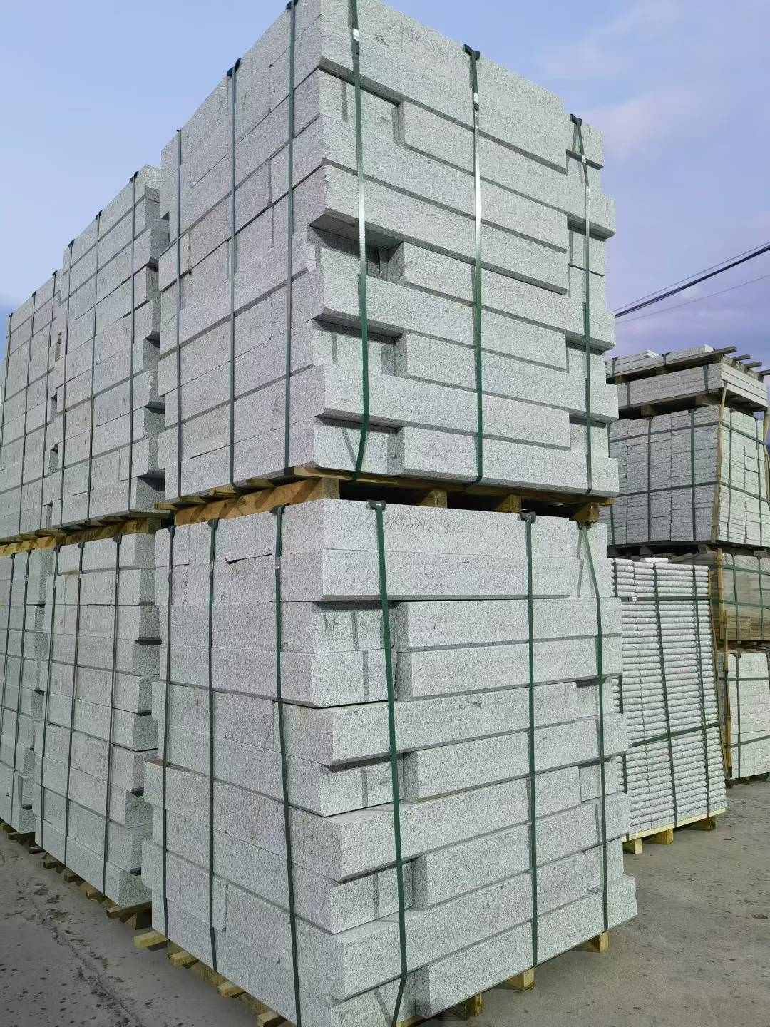 昆明 芝麻白花岗岩路沿石，路缘石，路肩石，道牙，立缘石，马路牙子，街沿石，侧石等