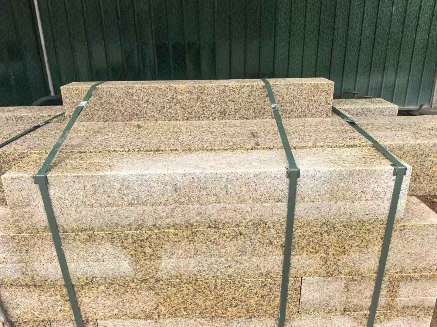 昆明 黄金麻花岗岩石材机切面栏杆料半成品