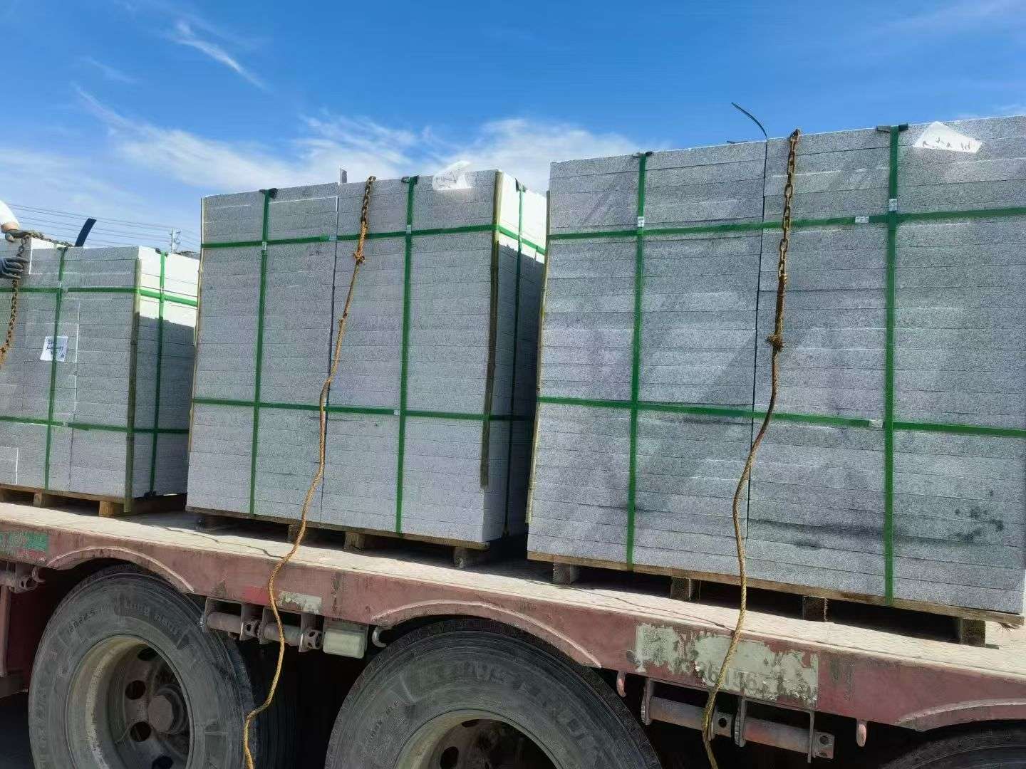 昆明 芝麻白花岗岩地铺石装车日常