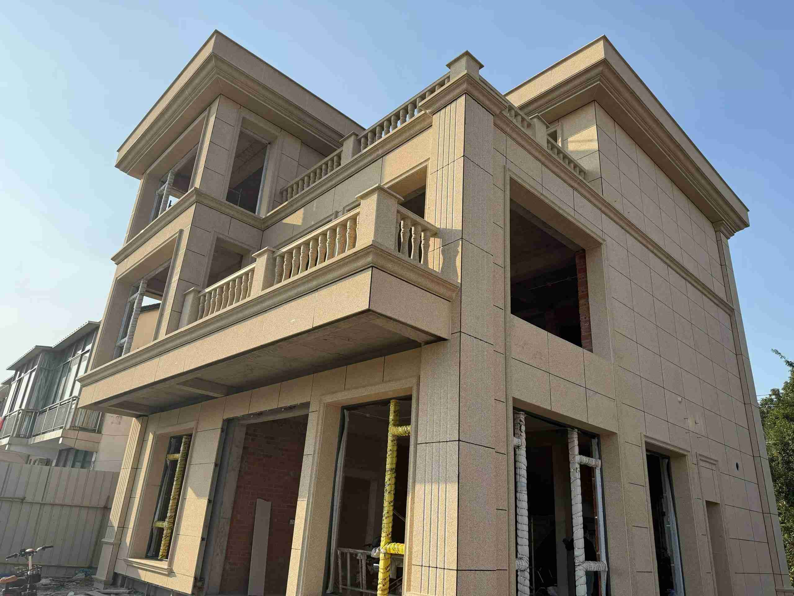 昆明 黄金麻花岗岩石材荔枝面外墙干挂效果展示