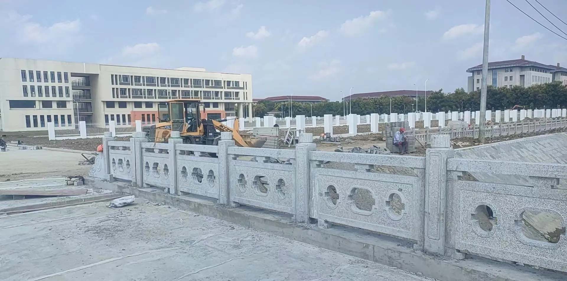 昆明 白麻花岗岩荔枝面河道栏杆