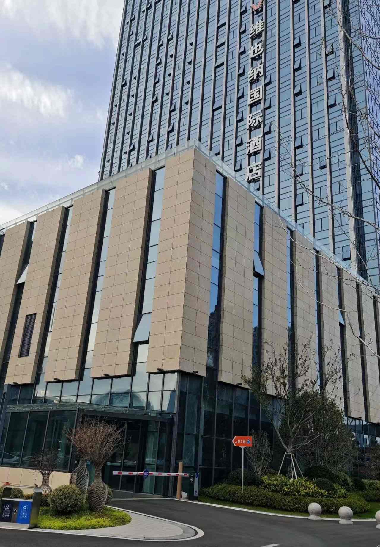 昆明 黄金麻花岗岩外墙干挂