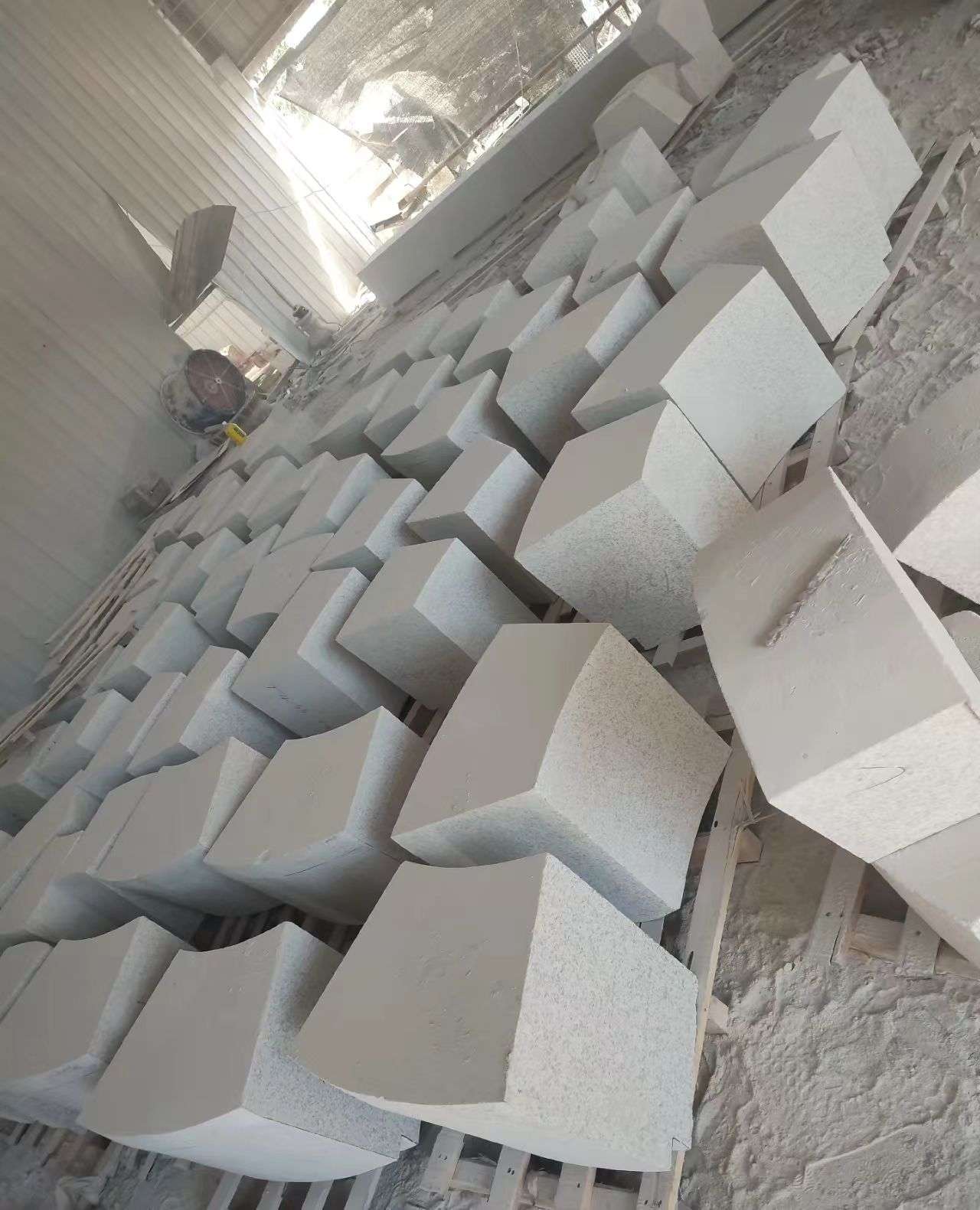 昆明 白麻花岗岩异形坐凳