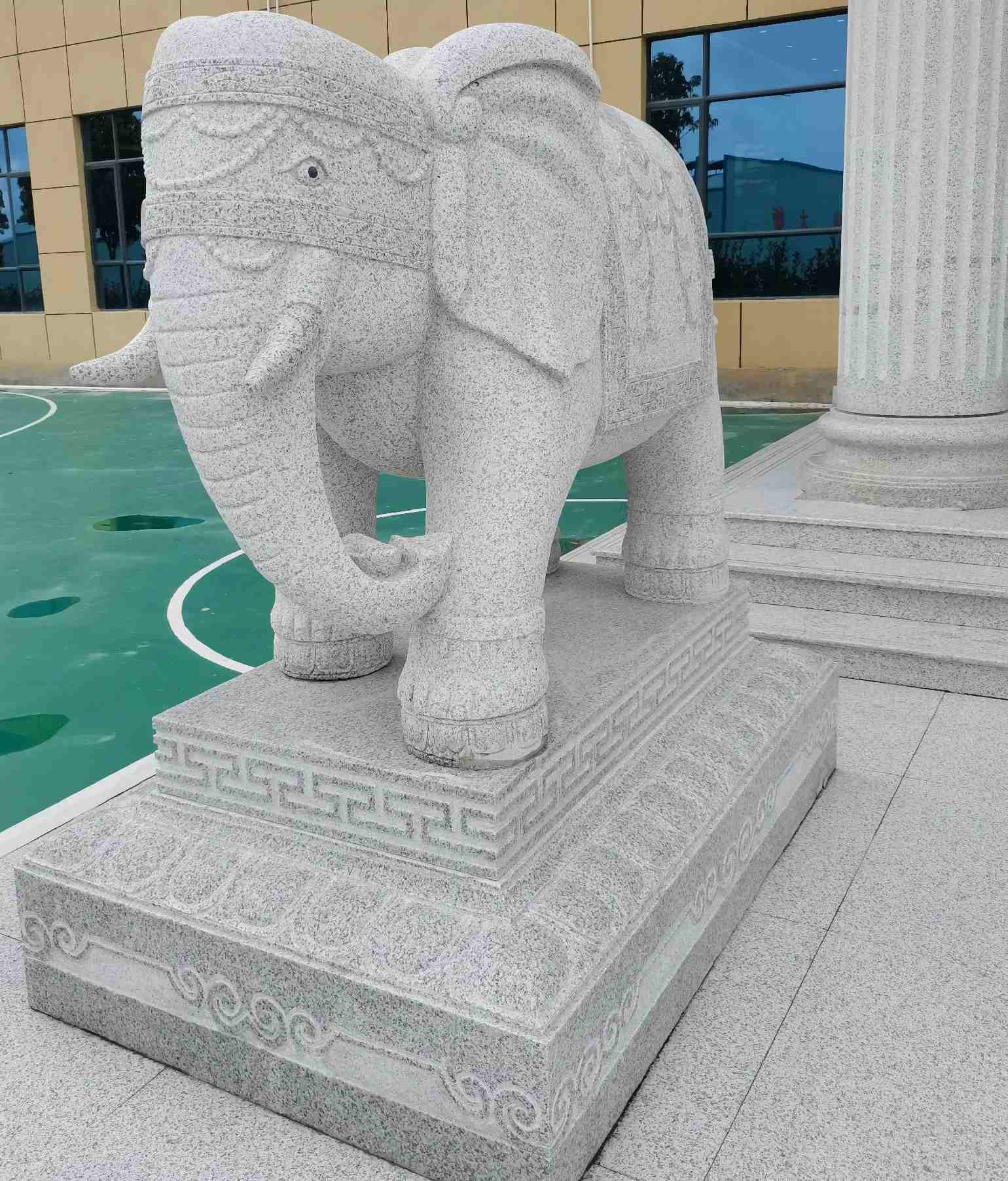 昆明 白麻花岗岩动物异形石雕-大象