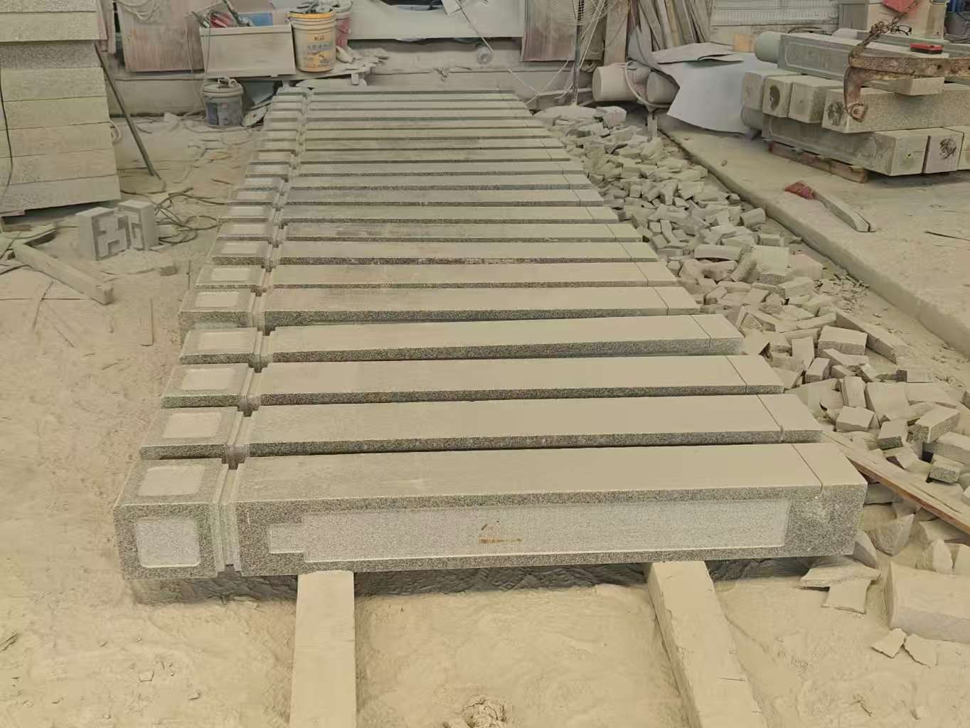 昆明 芝麻白异形加工雕刻-栏杆大柱，方柱