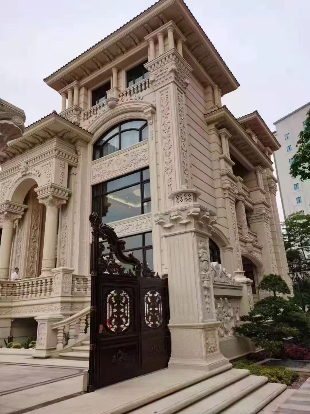 昆明 黄金麻花岗岩别墅外墙干挂效果展示