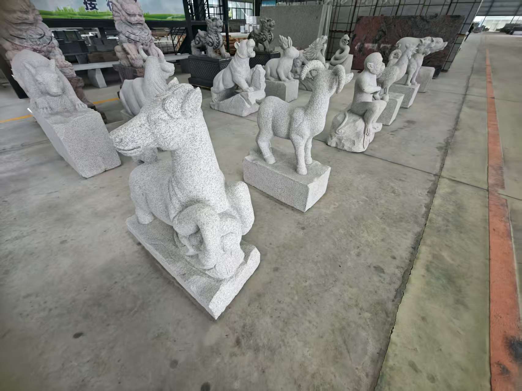 昆明 芝麻白花岗岩造型立体雕刻——十二生肖