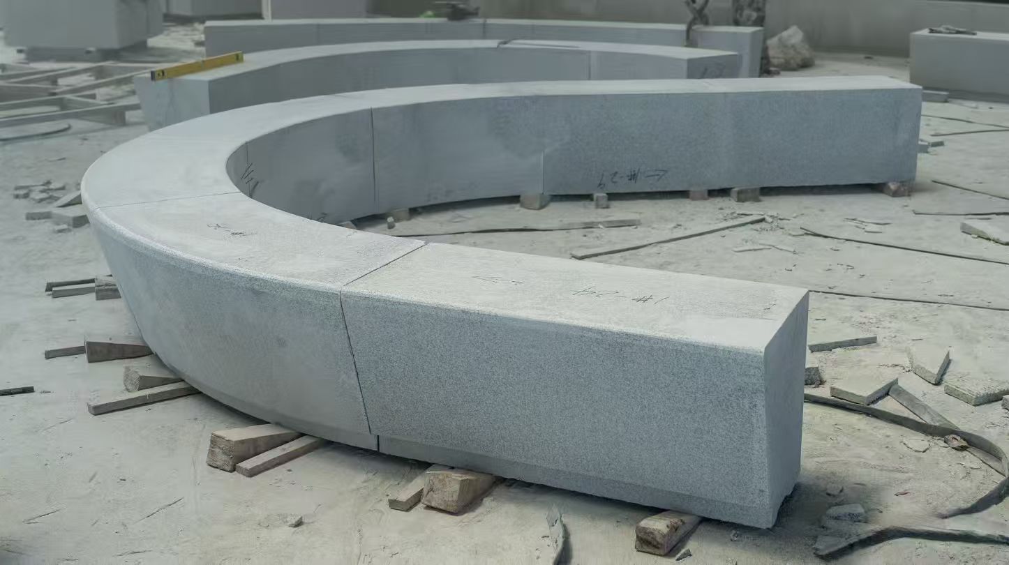 昆明 芝麻白花岗岩光面弧形坐凳