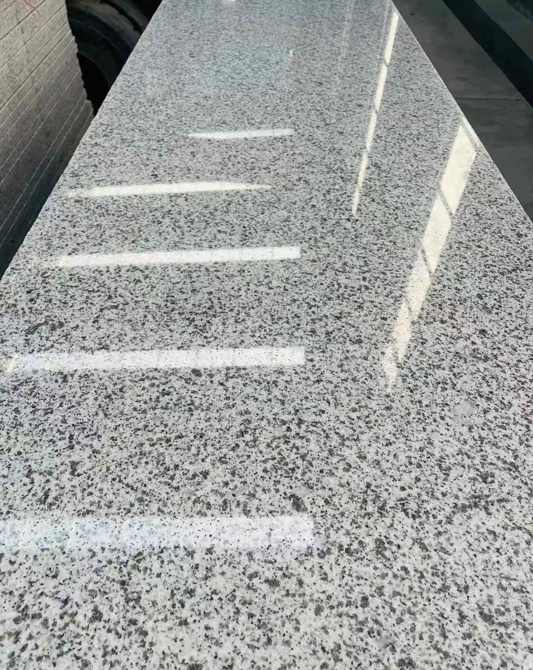 昆明 白麻花岗岩光面毛板