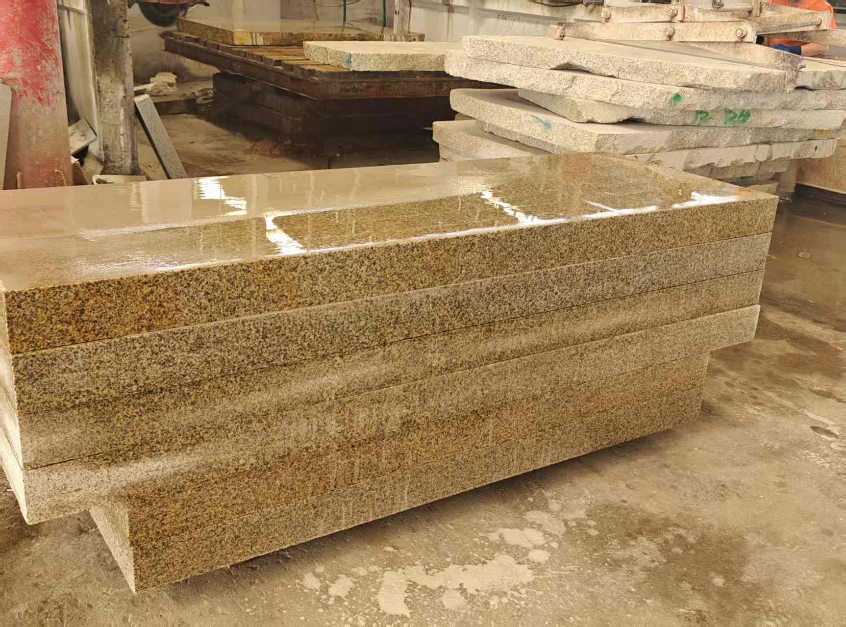 昆明 黄金麻栏杆料半成品加工中