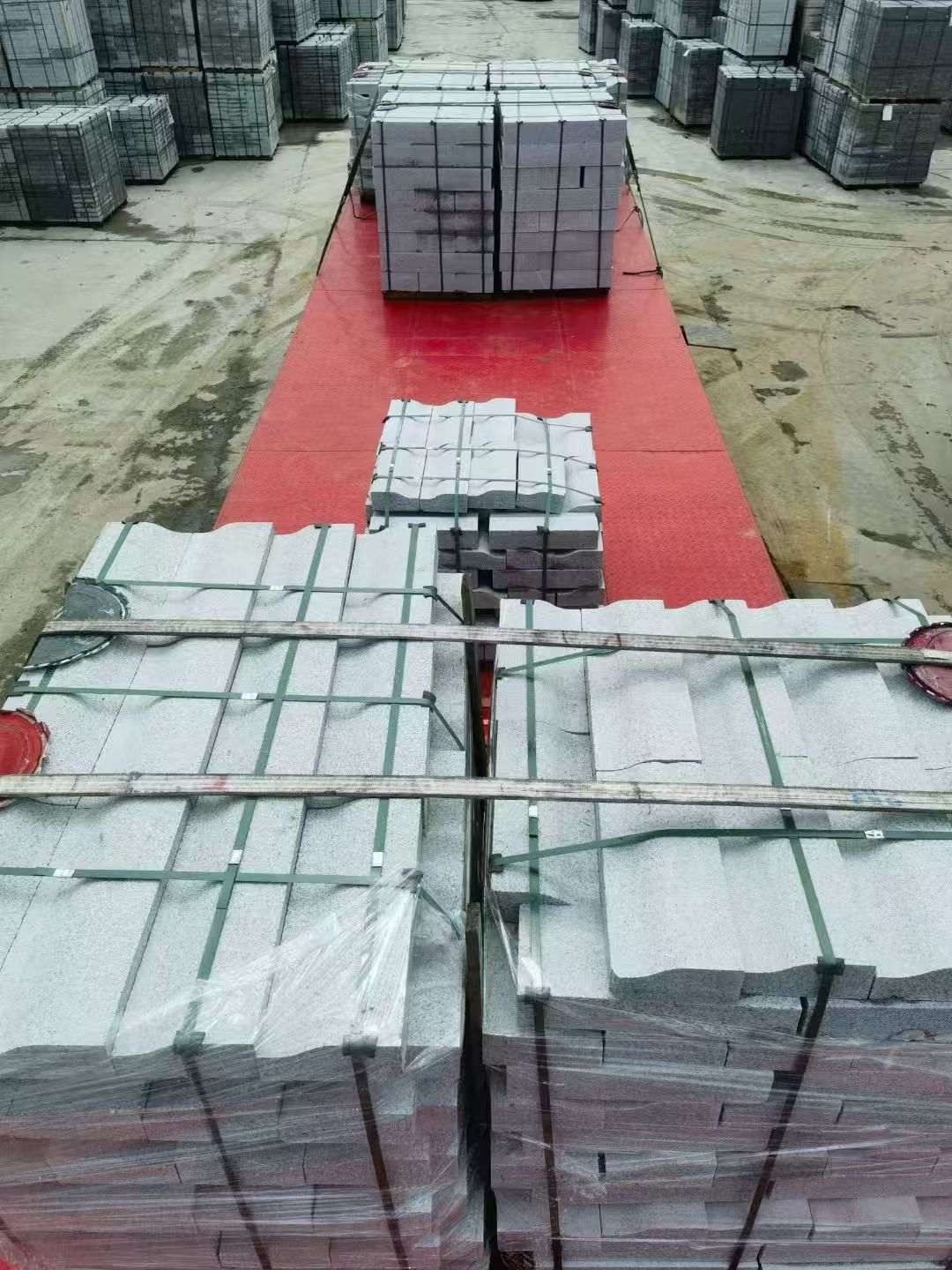 昆明 芝麻白仿形加直形路沿石出货日常