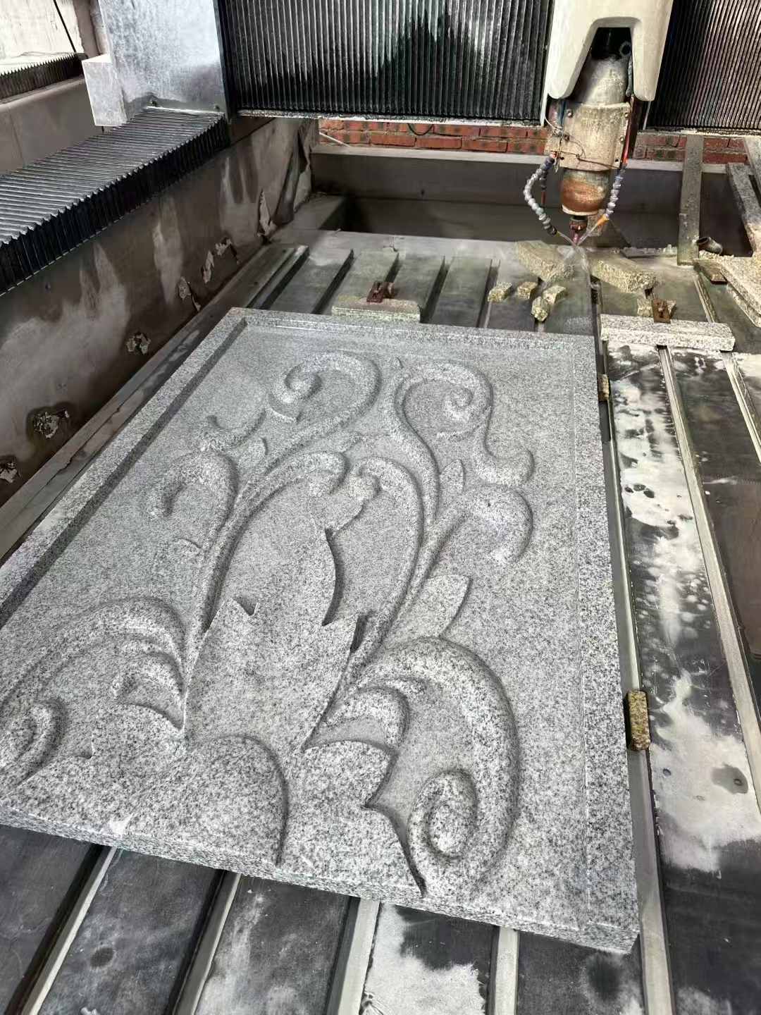 昆明 白麻别墅干挂雕花板