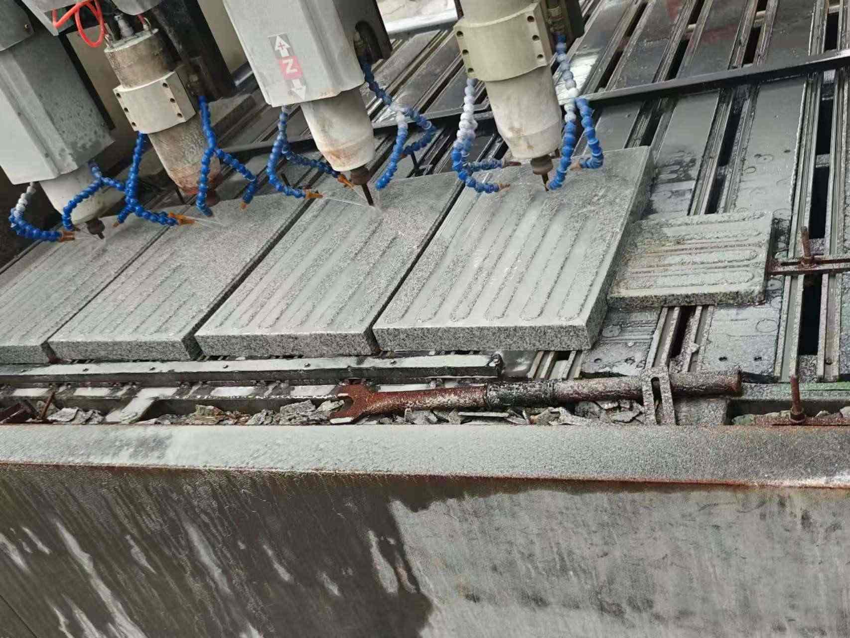 昆明 芝麻白花岗岩荔枝面盲道雕刻