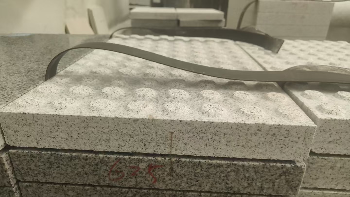 昆明 芝麻白花岗岩6.0公分荔枝面五轴加工雕刻盲点