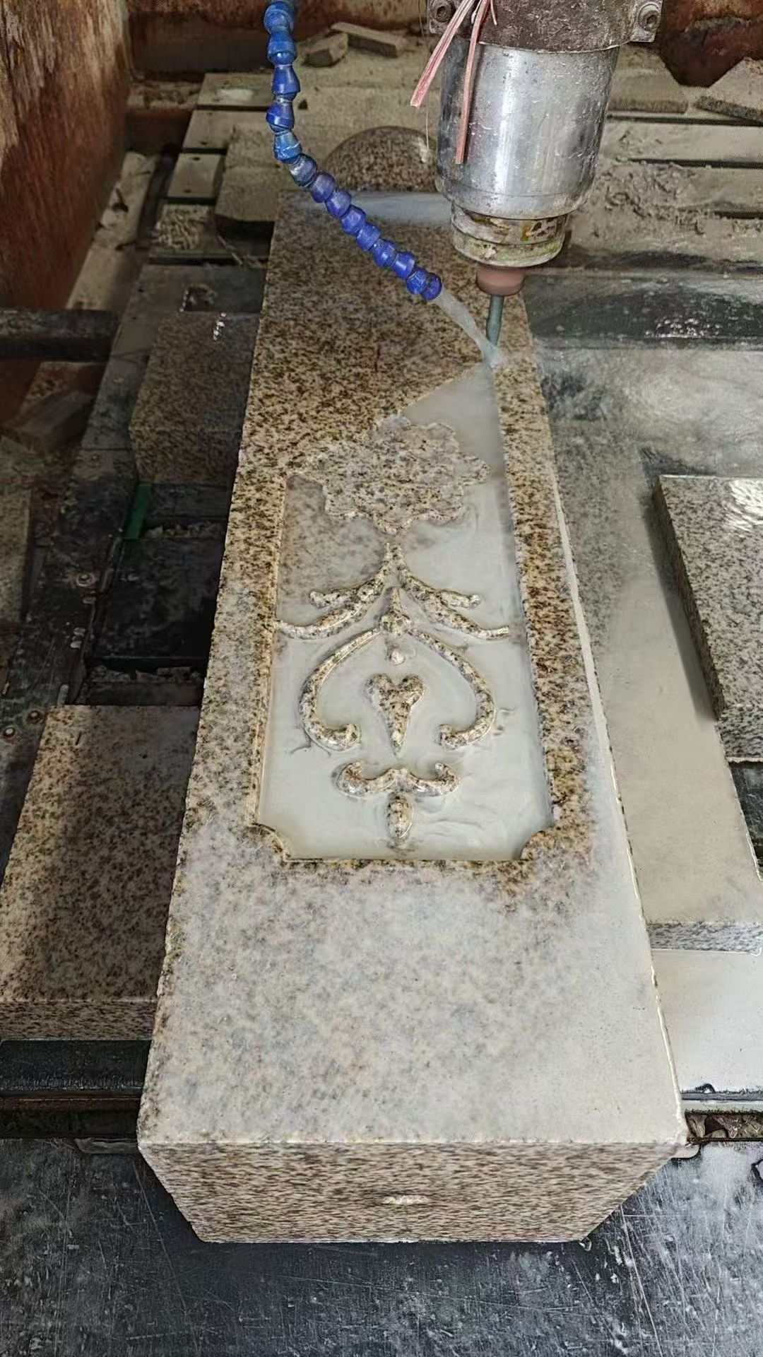 昆明 黄金麻花岗岩异形加工雕刻栏杆大柱