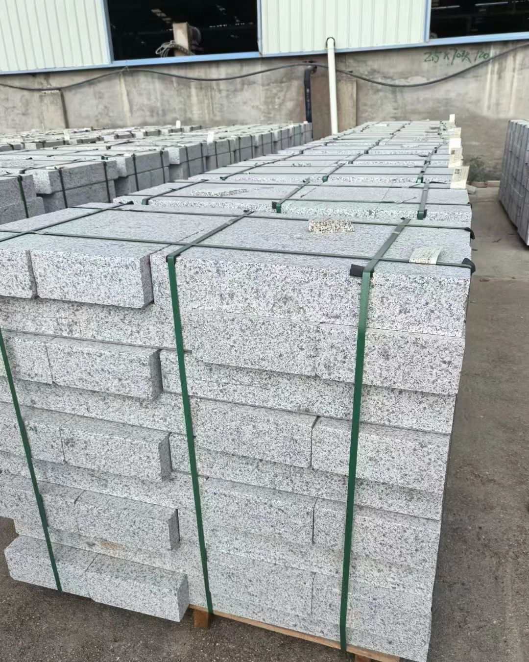 昆明 白麻花岗岩路沿石，弧形路沿石，道牙石，马路牙子，界石，路缘石，平沿石，直岩石，平缘石等