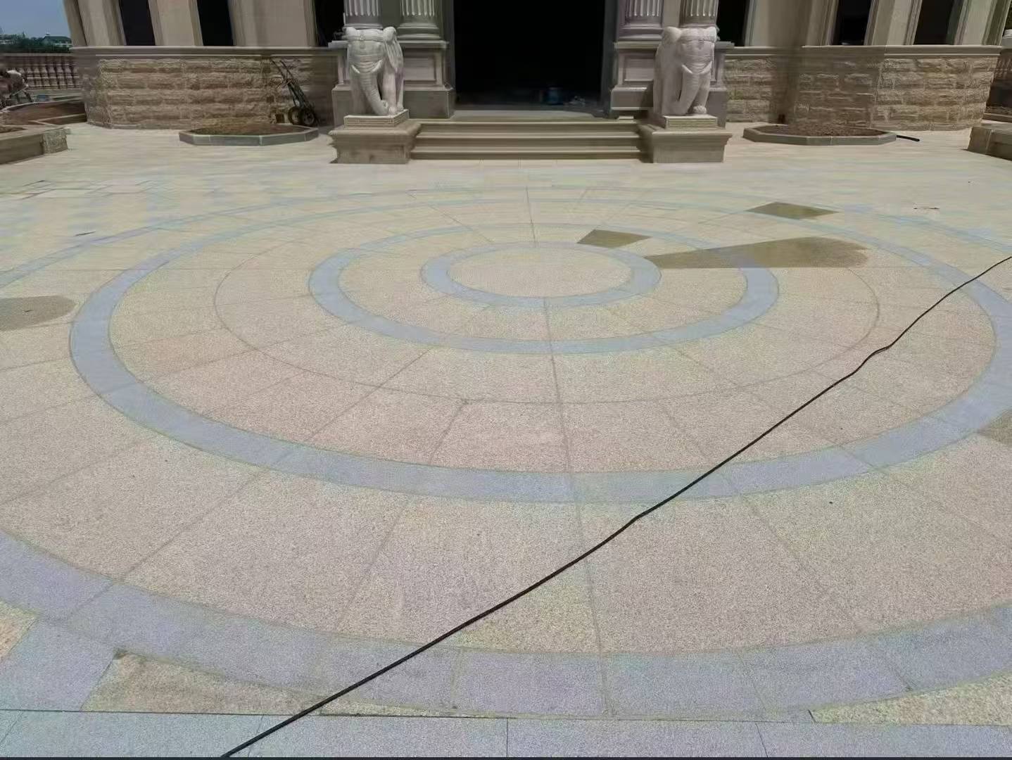 昆明 黄金麻芝麻灰花岗岩石材地铺拼接效果